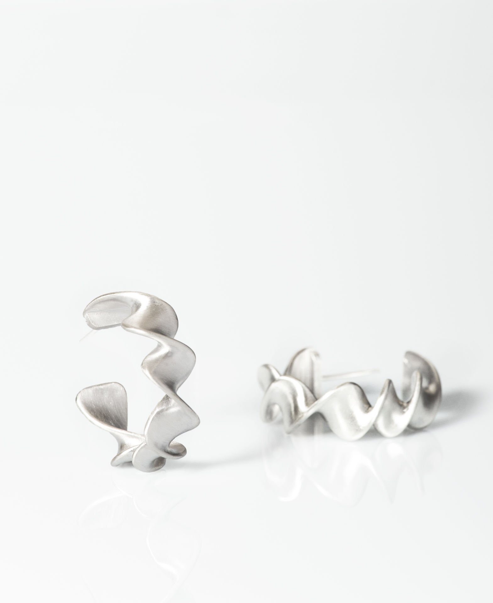 Future Facades ''The Twist'' Küpe