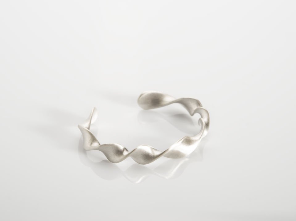 Future Facades ''The Twist'' Bilezik